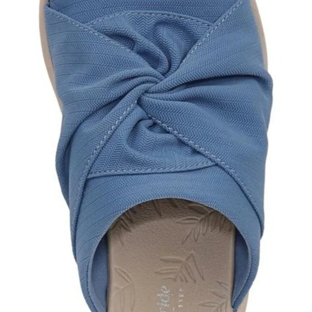 NIB BZees Women’s Smile 3 Slide Sandal – Elemental Blue, Size 7.5W